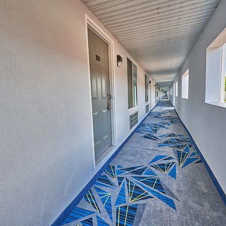 All Seasons Inn & Suites Борн Екстериор снимка