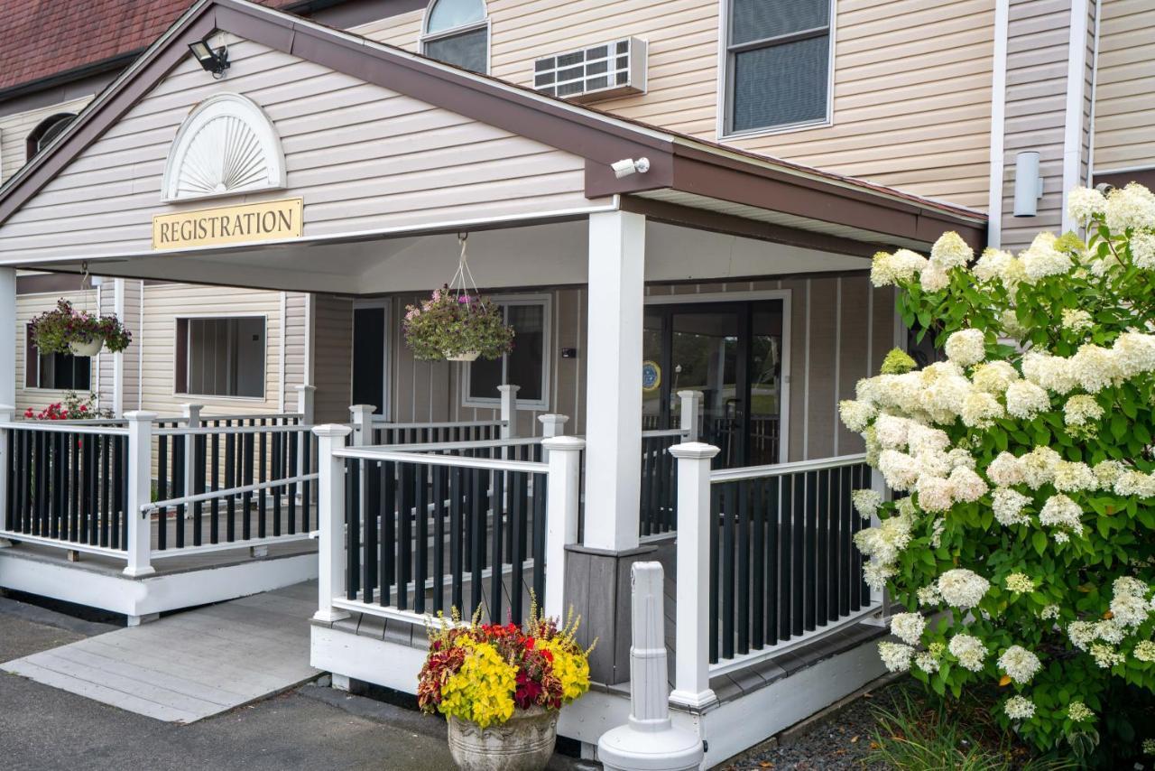 All Seasons Inn & Suites Борн Екстериор снимка