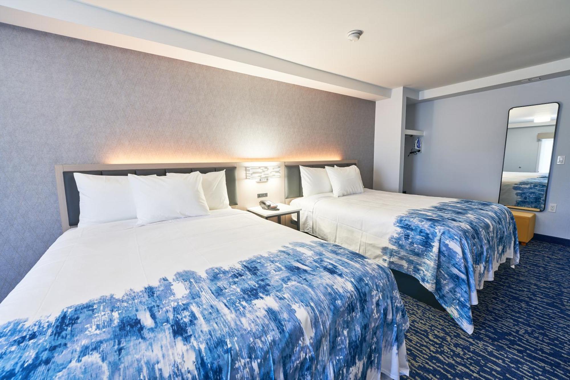 All Seasons Inn & Suites Борн Екстериор снимка