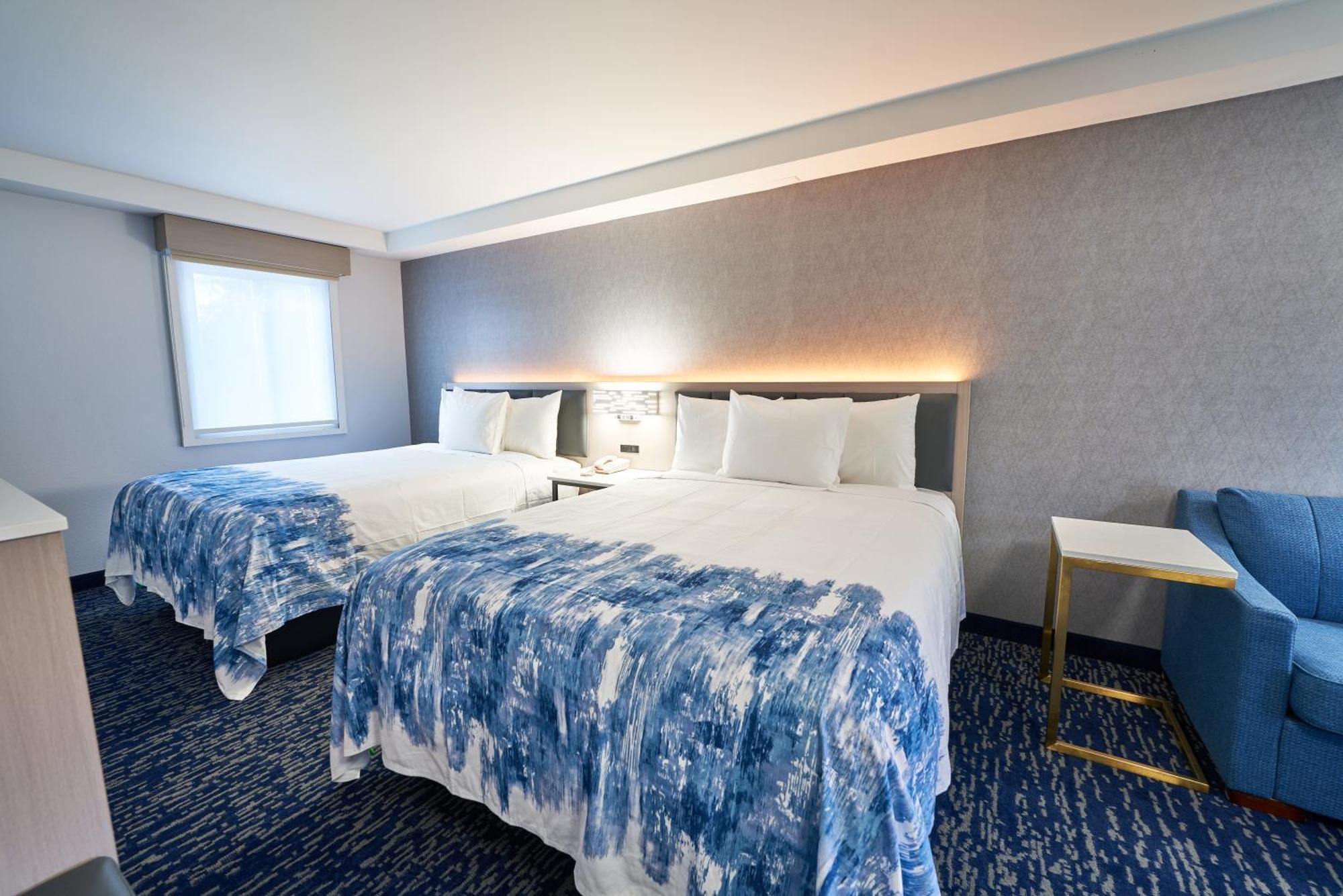 All Seasons Inn & Suites Борн Екстериор снимка