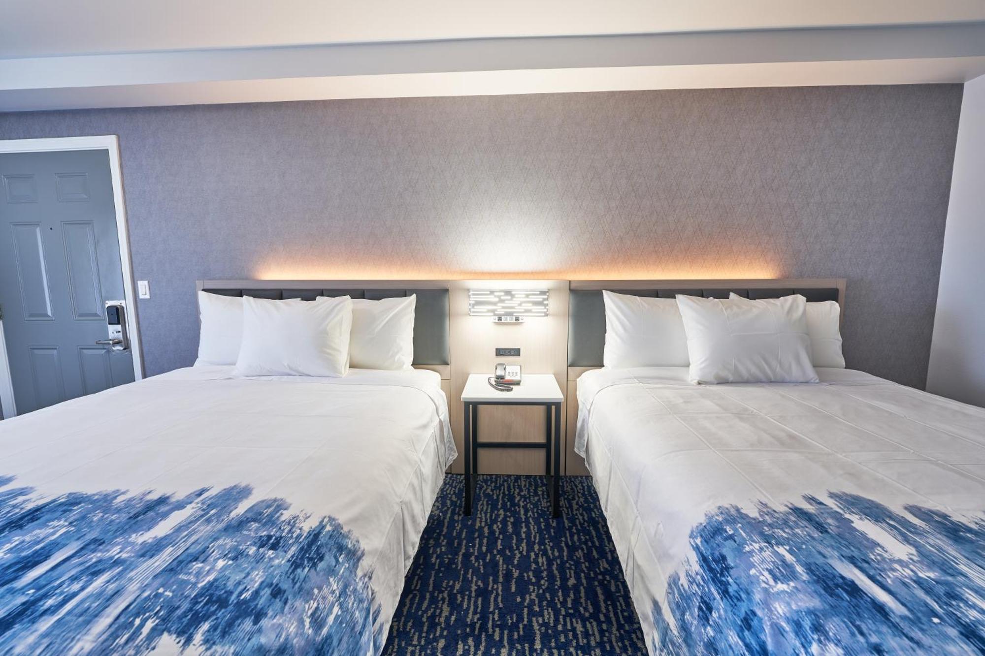 All Seasons Inn & Suites Борн Екстериор снимка