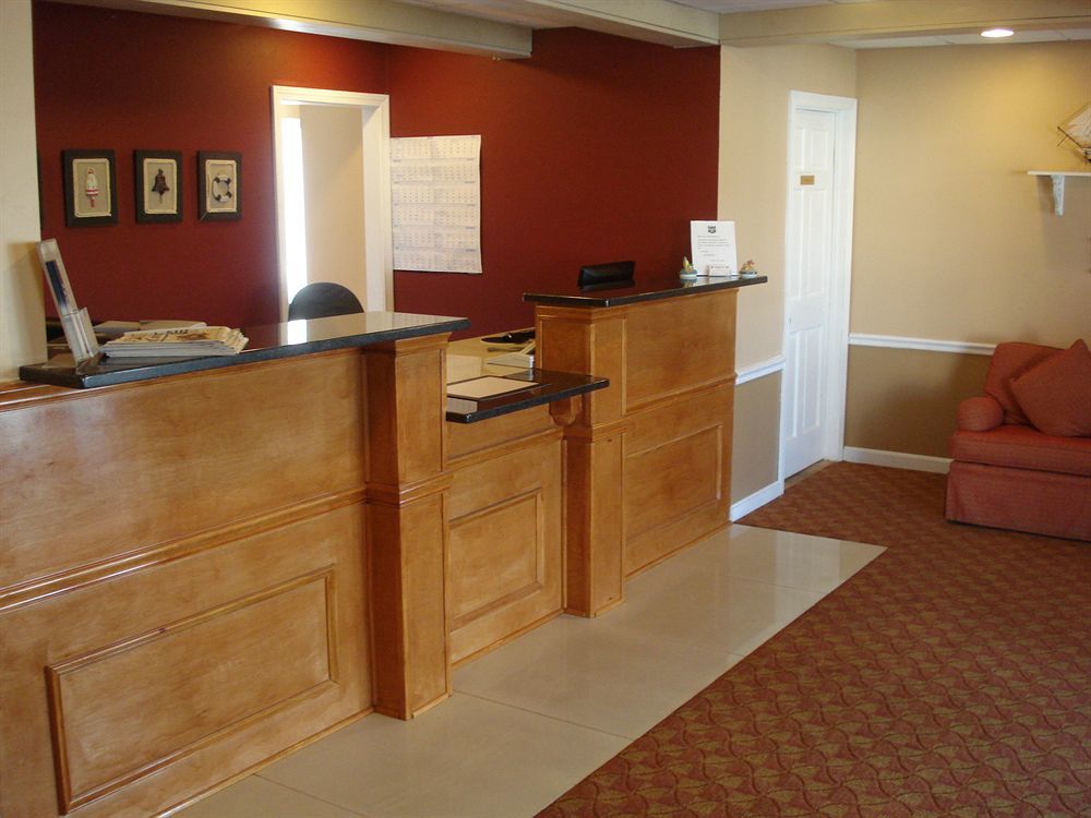 All Seasons Inn & Suites Борн Екстериор снимка