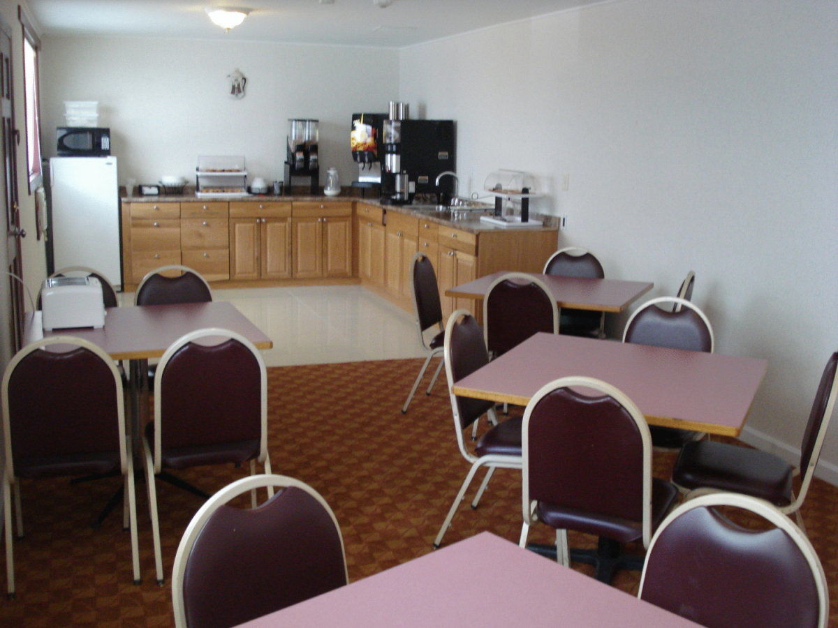 All Seasons Inn & Suites Борн Екстериор снимка